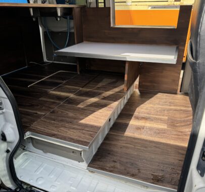 公認車両8ナンバー　加工車登録　白＆茶色のツートン  フレンチバス　