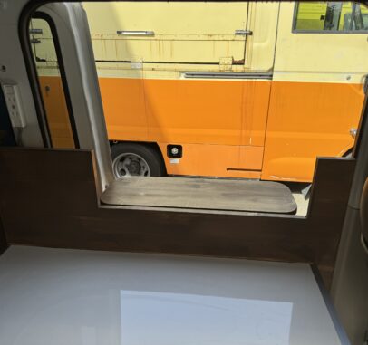 公認車両8ナンバー　加工車登録　白＆茶色のツートン  フレンチバス　