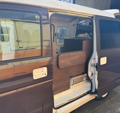 公認車両8ナンバー　加工車登録　白＆茶色のツートン  フレンチバス　